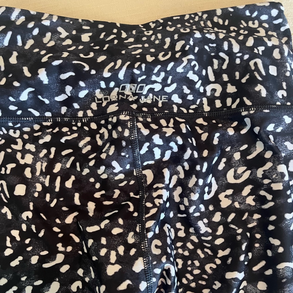 Lorna Jane Monochrome Abstract Leggings